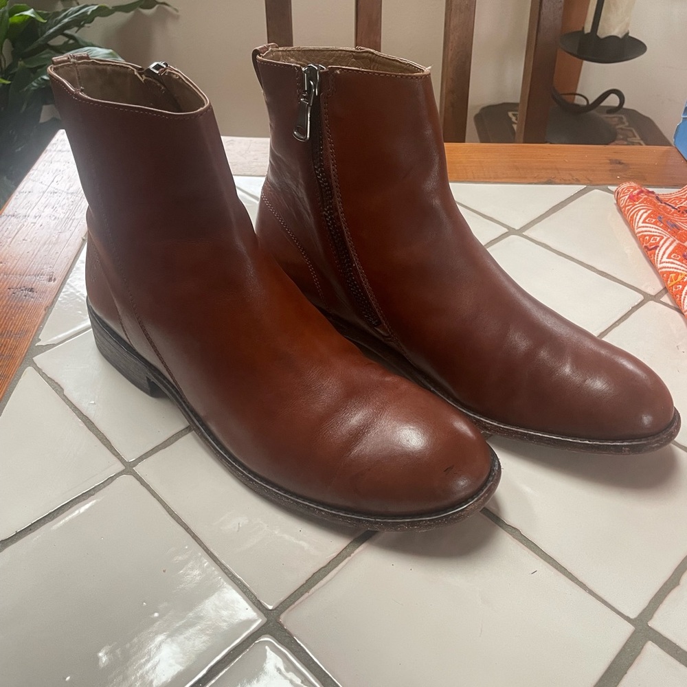 These are John Fluevogs. Size 11. Gently worn. Worn no more than 10 times.